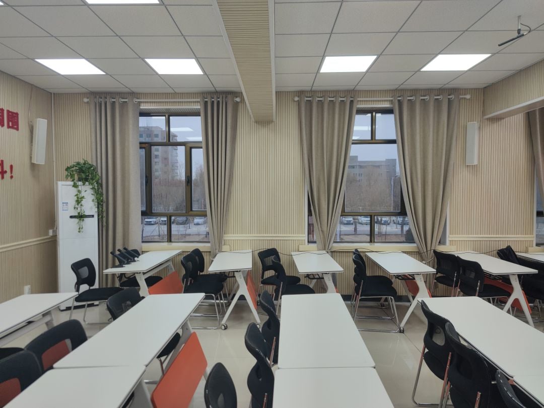 新疆图木舒克市教育局会议室
